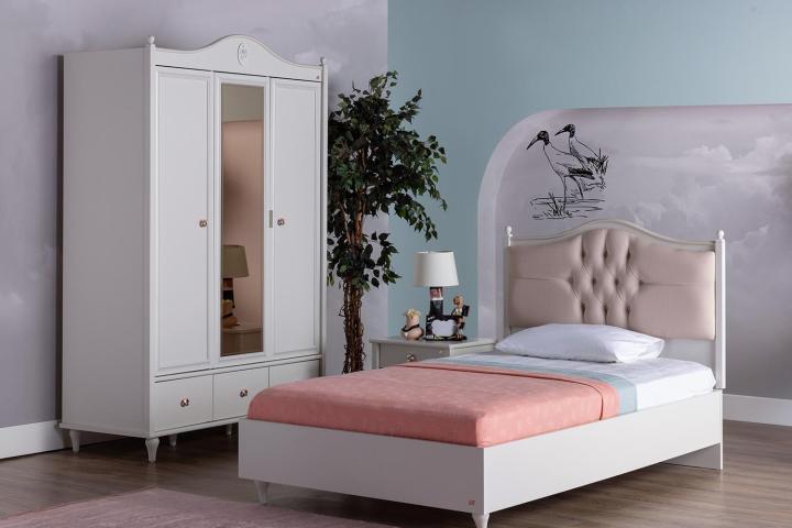 EMILY GENC ODASI_009